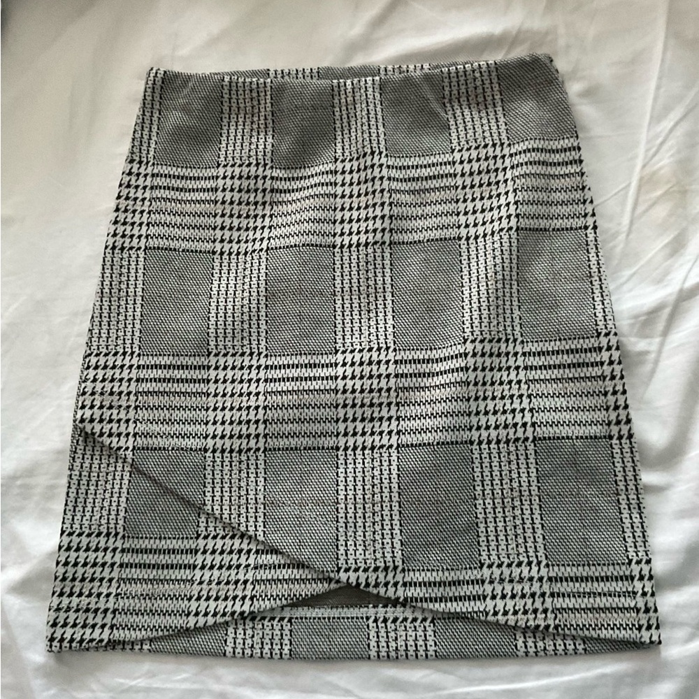SO Black and White Asymmetrical Pencil Skirt